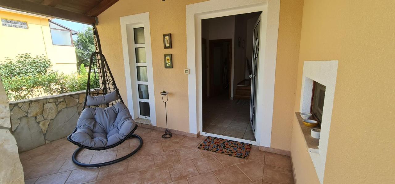 Sunny Garden Villa With Pool Loborika Bagian luar foto