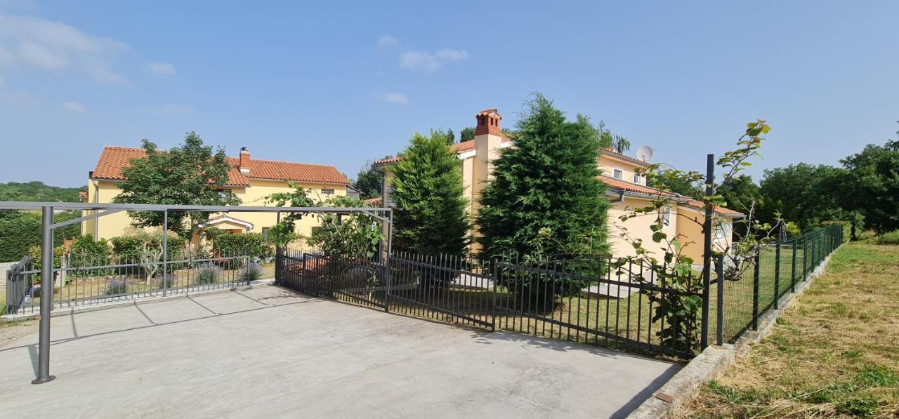 Sunny Garden Villa With Pool Loborika Bagian luar foto